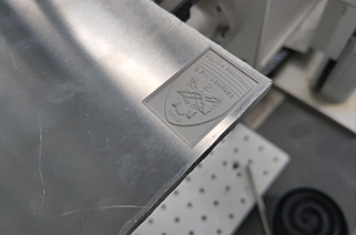 Fiber laser marking machine mark 3d pattern on aluminum plate with 3d marking galvanometer